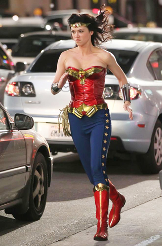 Illustration for article titled Wonder Woman costume now slightly less awful